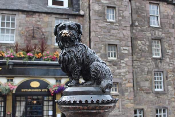 A black iron statue of famous Skye Terrier Greyfriars Bobby